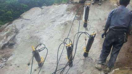 丹東寬甸礦山開采石頭設(shè)備一天產(chǎn)量破石機(jī)